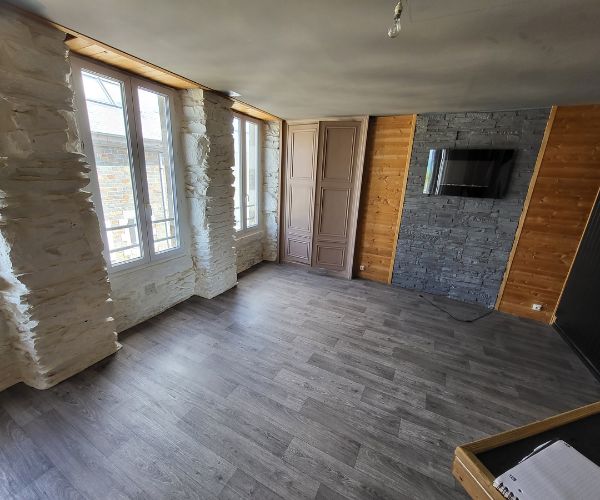 Salon avant rénovation intérieure complète