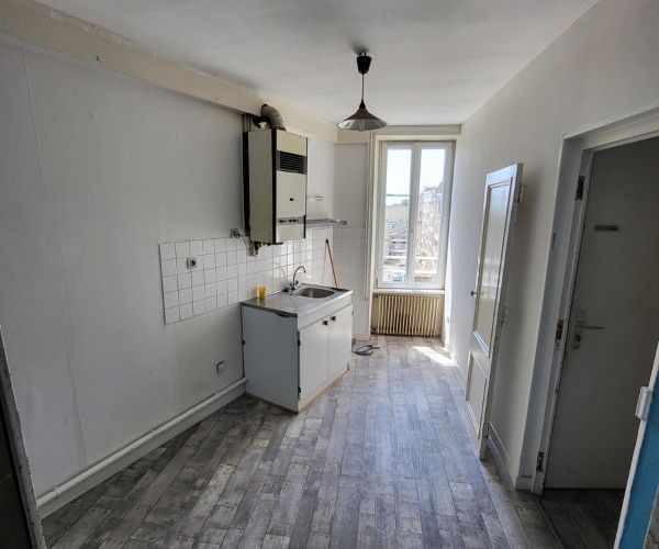 Ancienne cuisine avant rénovation complète du logement