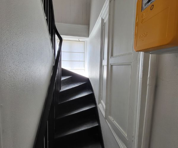 Escalier ancien avant rénovation complète